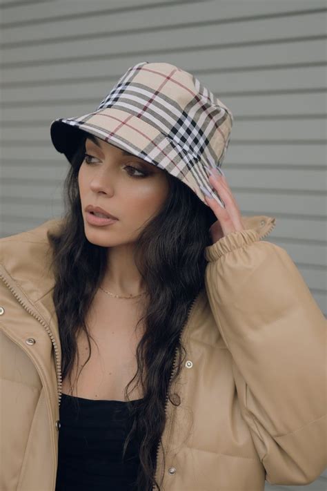 burberry bucket hat outfit.